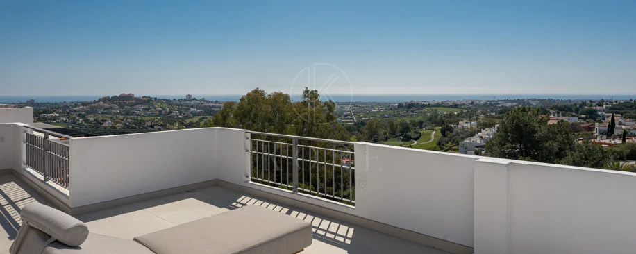 Stunning Duplex Penthouse with Private Pool and Panoramic Views in La Quinta, Benahavís