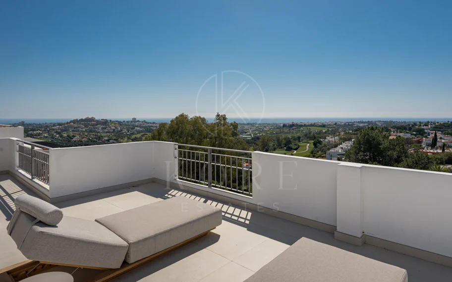 Impresionante Ático Dúplex con Piscina Privada y Vistas Espectaculares – La Quinta, Benahavís