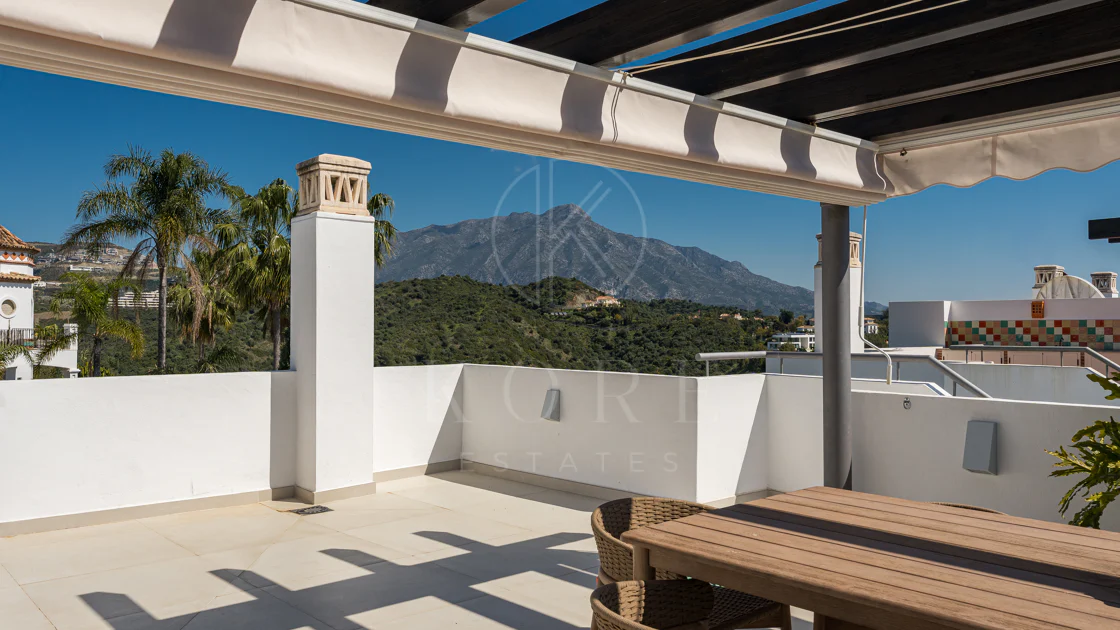 Stunning Duplex Penthouse with Private Pool and Panoramic Views in La Quinta, Benahavís