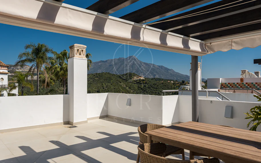 Impresionante Ático Dúplex con Piscina Privada y Vistas Espectaculares – La Quinta, Benahavís