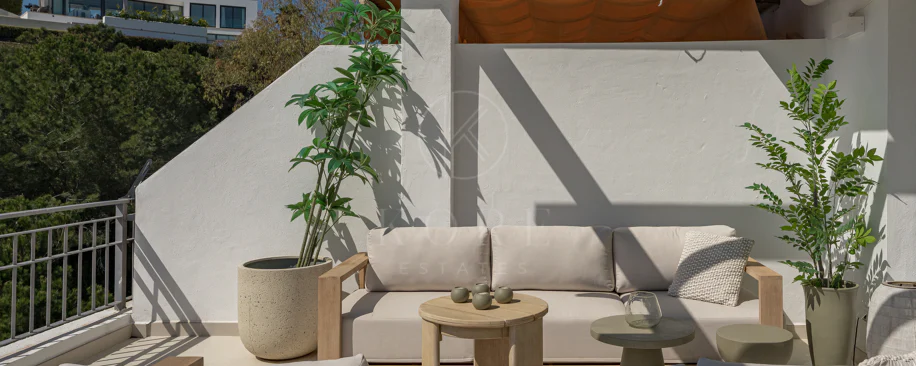 Stunning Duplex Penthouse with Private Pool and Panoramic Views in La Quinta, Benahavís