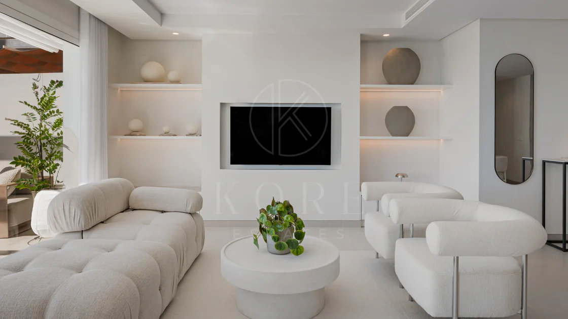 Stunning Duplex Penthouse with Private Pool and Panoramic Views in La Quinta, Benahavís