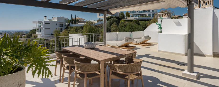 Stunning Duplex Penthouse with Private Pool and Panoramic Views in La Quinta, Benahavís