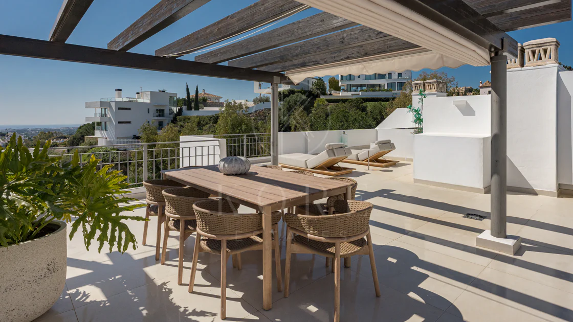 Stunning Duplex Penthouse with Private Pool and Panoramic Views in La Quinta, Benahavís