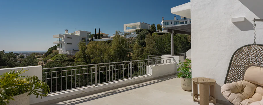 Stunning Duplex Penthouse with Private Pool and Panoramic Views in La Quinta, Benahavís