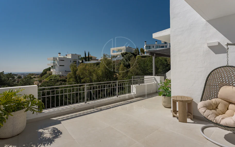 Impresionante Ático Dúplex con Piscina Privada y Vistas Espectaculares – La Quinta, Benahavís