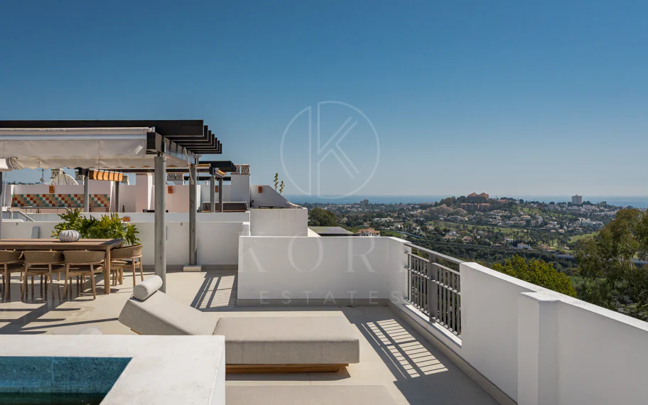 Impresionante Ático Dúplex con Piscina Privada y Vistas Espectaculares – La Quinta, Benahavís