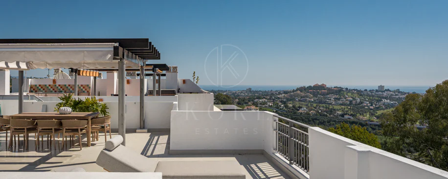 Stunning Duplex Penthouse with Private Pool and Panoramic Views in La Quinta, Benahavís
