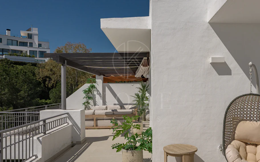 Impresionante Ático Dúplex con Piscina Privada y Vistas Espectaculares – La Quinta, Benahavís