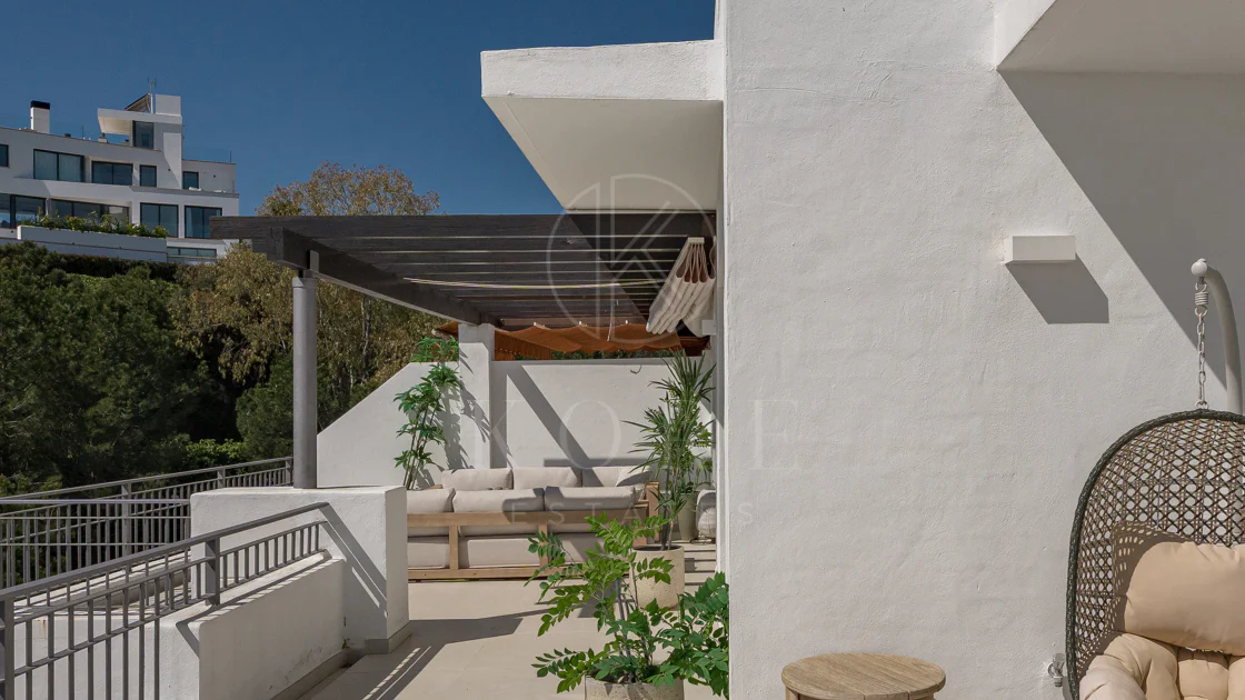 Stunning Duplex Penthouse with Private Pool and Panoramic Views in La Quinta, Benahavís