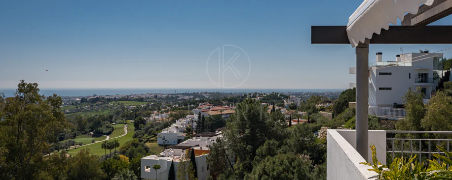 Stunning Duplex Penthouse with Private Pool and Panoramic Views in La Quinta, Benahavís