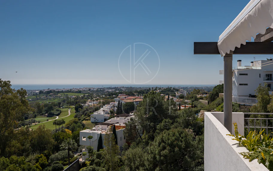 Impresionante Ático Dúplex con Piscina Privada y Vistas Espectaculares – La Quinta, Benahavís
