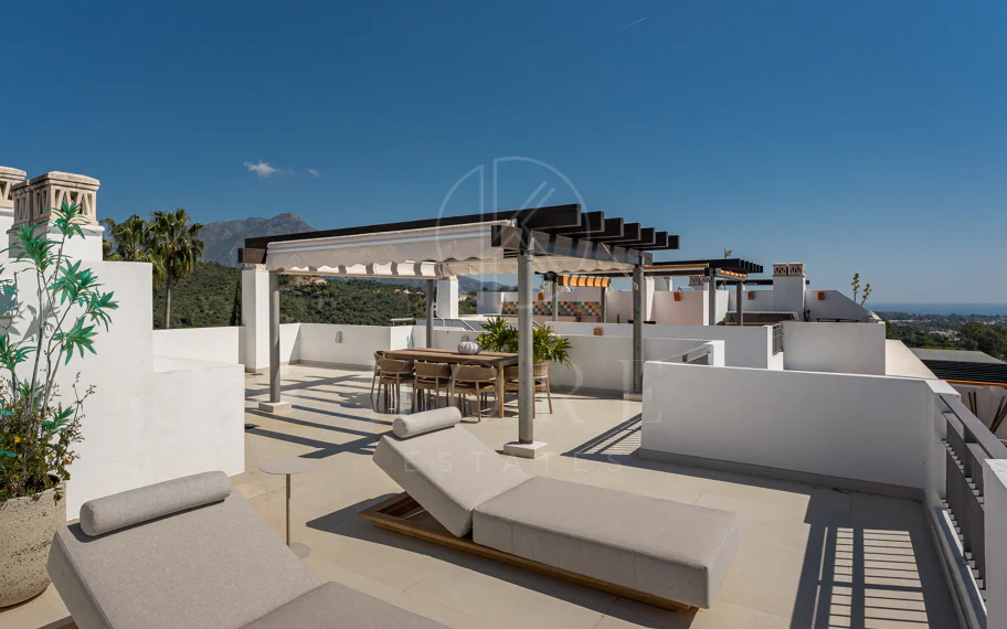 Impresionante Ático Dúplex con Piscina Privada y Vistas Espectaculares – La Quinta, Benahavís