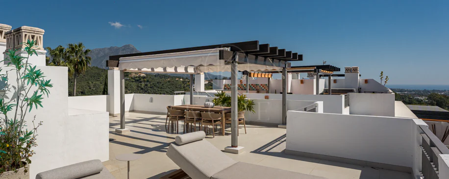 Stunning Duplex Penthouse with Private Pool and Panoramic Views in La Quinta, Benahavís