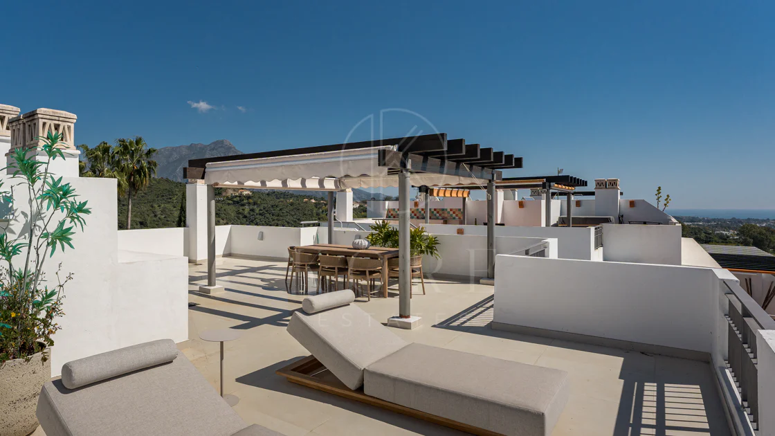 Stunning Duplex Penthouse with Private Pool and Panoramic Views in La Quinta, Benahavís