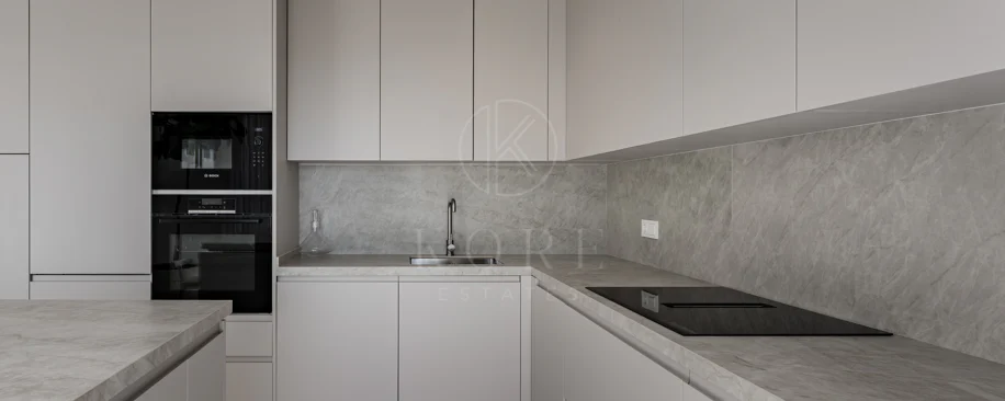 Stunning Duplex Penthouse with Private Pool and Panoramic Views in La Quinta, Benahavís