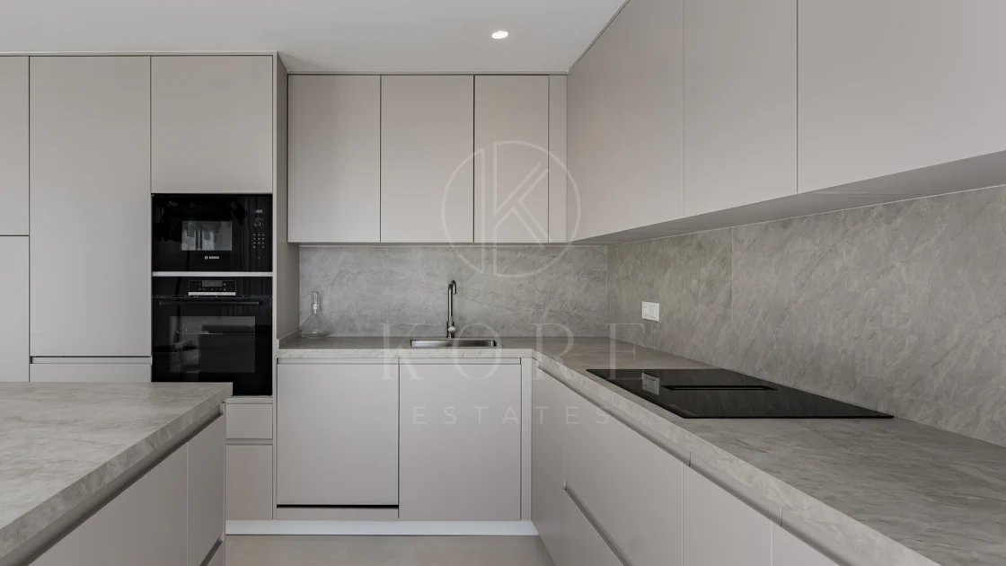 Stunning Duplex Penthouse with Private Pool and Panoramic Views in La Quinta, Benahavís