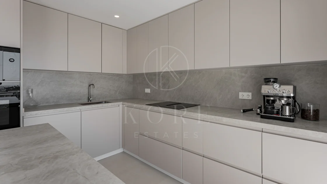 Stunning Duplex Penthouse with Private Pool and Panoramic Views in La Quinta, Benahavís