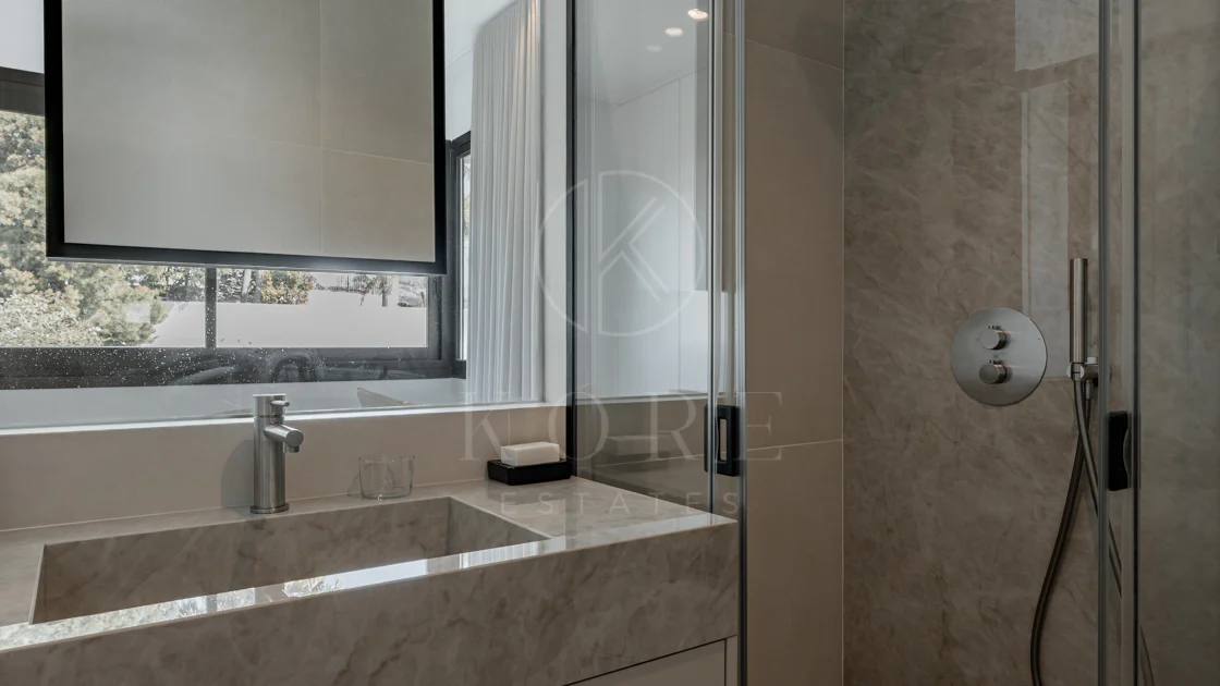 Stunning Duplex Penthouse with Private Pool and Panoramic Views in La Quinta, Benahavís