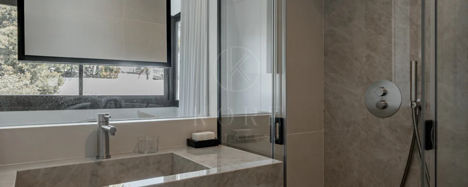 Stunning Duplex Penthouse with Private Pool and Panoramic Views in La Quinta, Benahavís