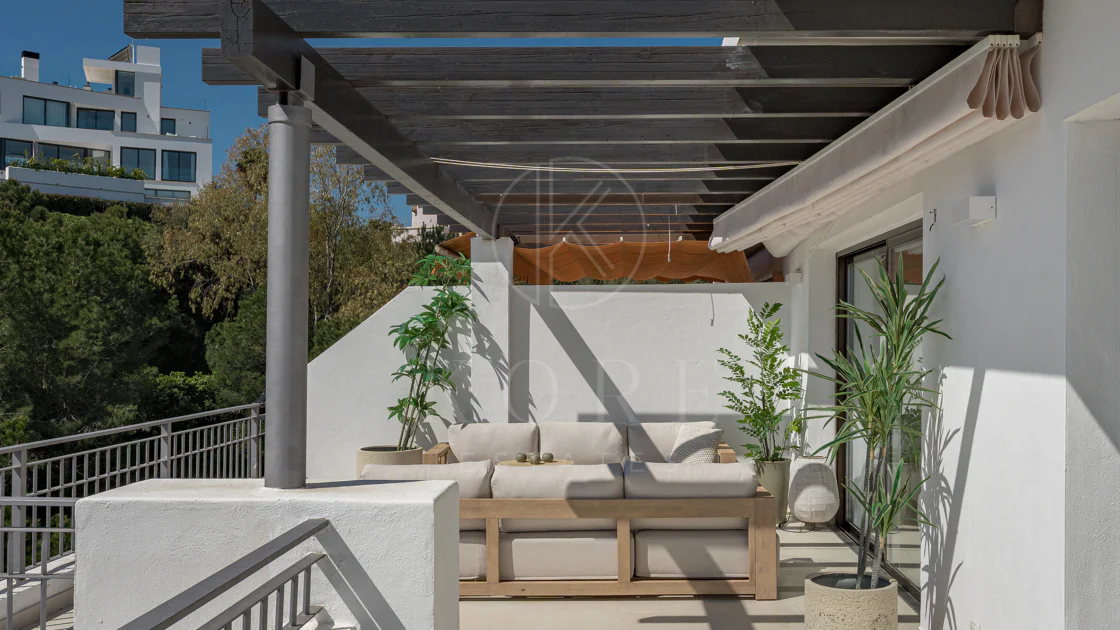 Stunning Duplex Penthouse with Private Pool and Panoramic Views in La Quinta, Benahavís