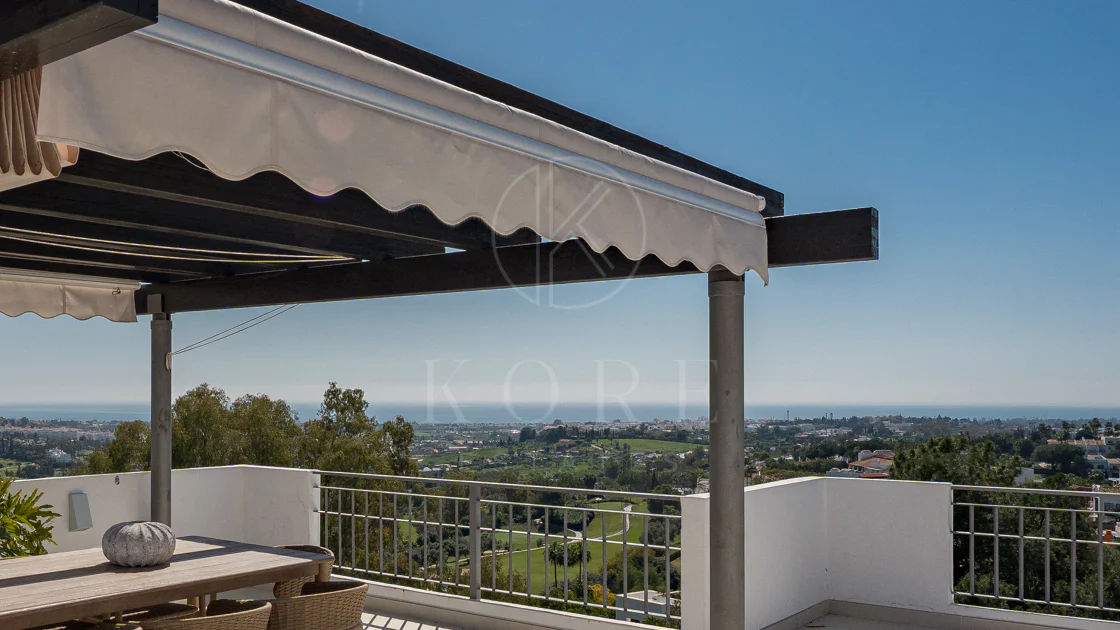 Stunning Duplex Penthouse with Private Pool and Panoramic Views in La Quinta, Benahavís
