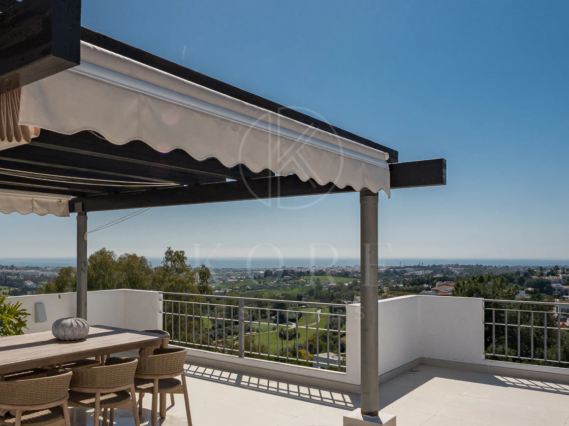 Stunning Duplex Penthouse with Private Pool and Panoramic Views in La Quinta, Benahavís