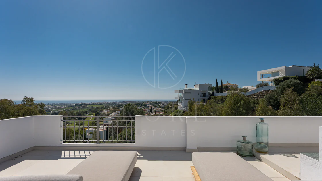 Stunning Duplex Penthouse with Private Pool and Panoramic Views in La Quinta, Benahavís
