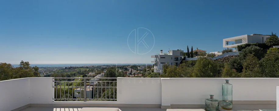 Stunning Duplex Penthouse with Private Pool and Panoramic Views in La Quinta, Benahavís