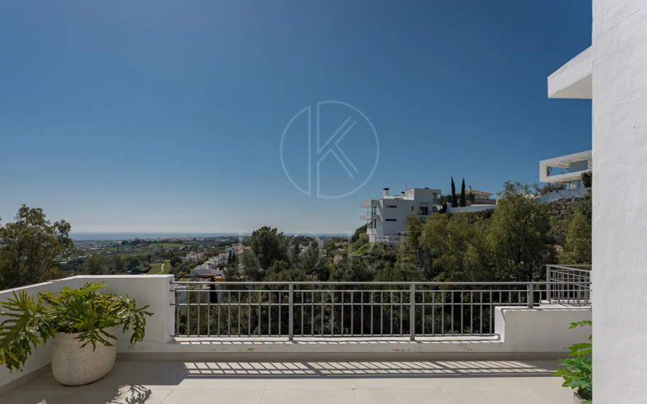 Impresionante Ático Dúplex con Piscina Privada y Vistas Espectaculares – La Quinta, Benahavís