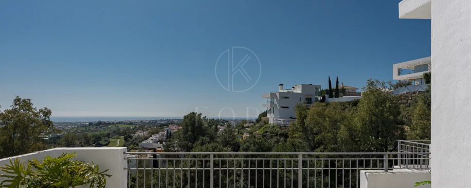 Stunning Duplex Penthouse with Private Pool and Panoramic Views in La Quinta, Benahavís