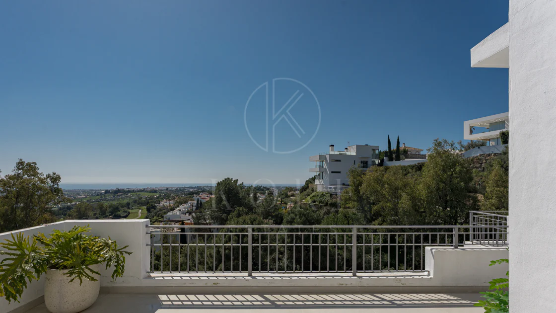 Stunning Duplex Penthouse with Private Pool and Panoramic Views in La Quinta, Benahavís