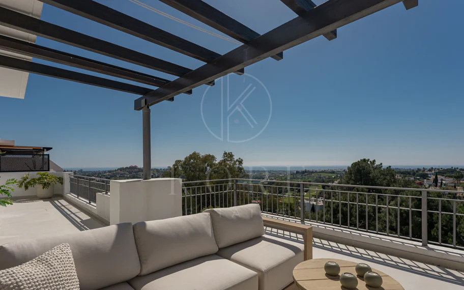 Impresionante Ático Dúplex con Piscina Privada y Vistas Espectaculares – La Quinta, Benahavís
