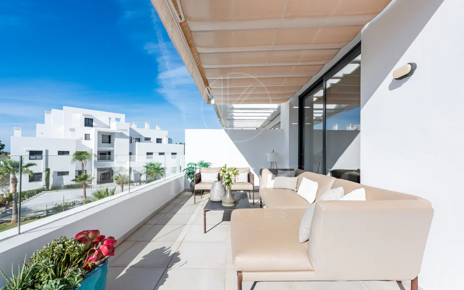 Ático dúplex elegante y luminoso en Cortijo del Golf en la Nueva Milla de Oro