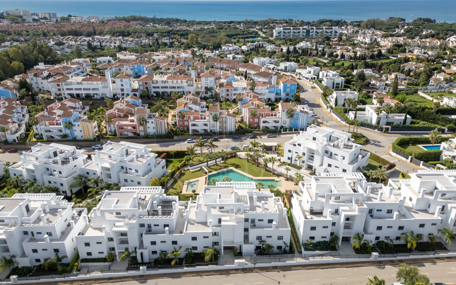 Ático dúplex elegante y luminoso en Cortijo del Golf en la Nueva Milla de Oro