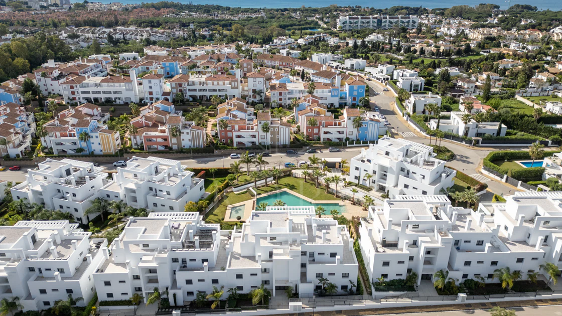 Ático dúplex elegante y luminoso en Cortijo del Golf en la Nueva Milla de Oro