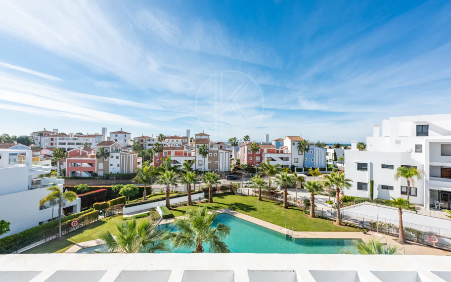 Ático dúplex elegante y luminoso en Cortijo del Golf en la Nueva Milla de Oro