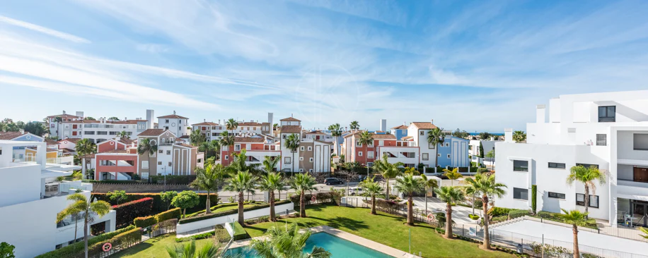 Ático dúplex elegante y luminoso en Cortijo del Golf en la Nueva Milla de Oro