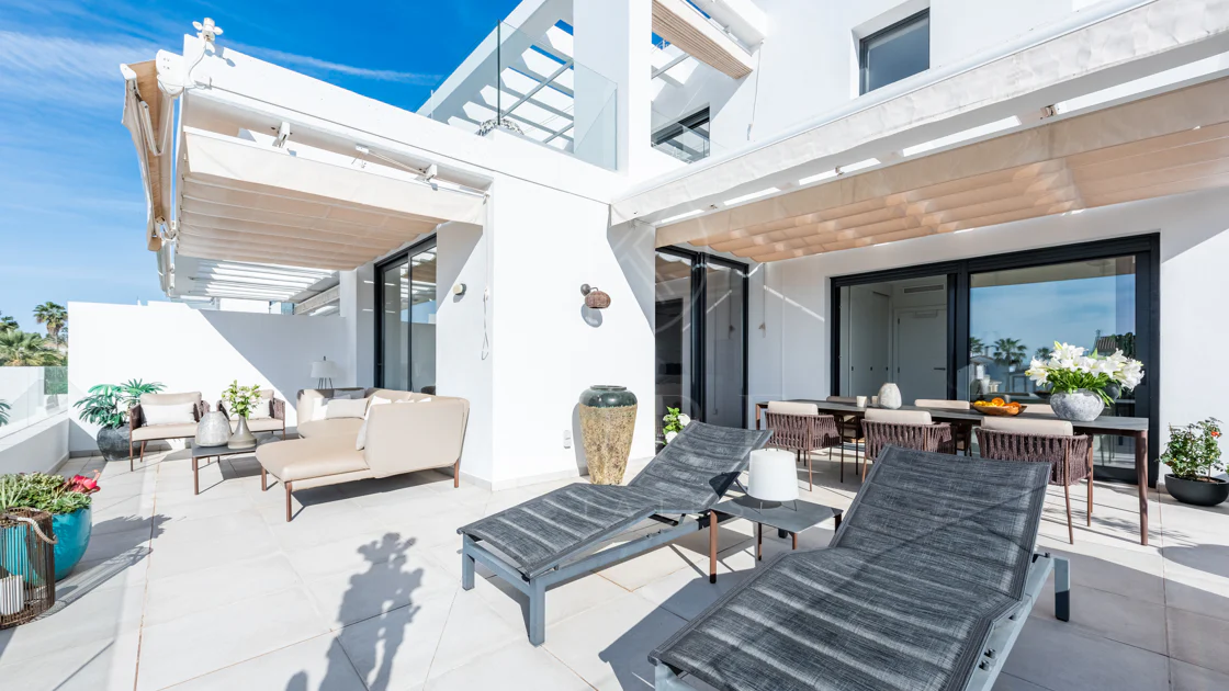 Ático dúplex elegante y luminoso en Cortijo del Golf en la Nueva Milla de Oro