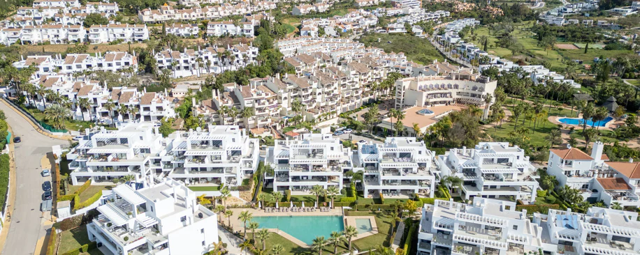 Ático dúplex elegante y luminoso en Cortijo del Golf en la Nueva Milla de Oro