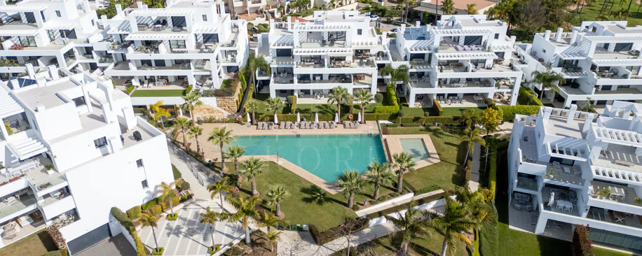 Ático dúplex elegante y luminoso en Cortijo del Golf en la Nueva Milla de Oro
