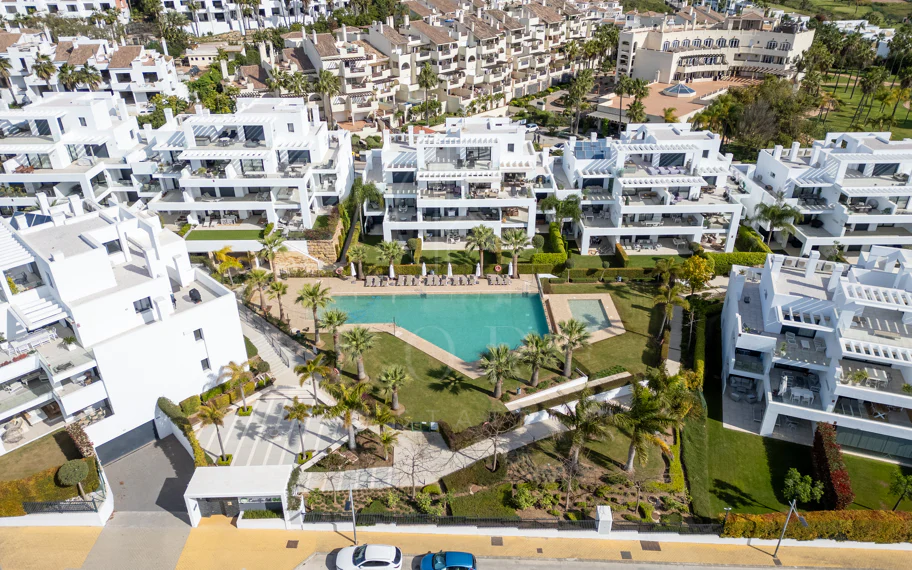 Ático dúplex elegante y luminoso en Cortijo del Golf en la Nueva Milla de Oro