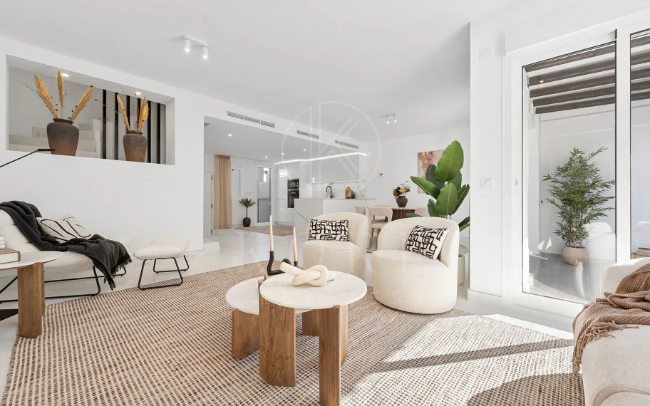 ¡Bienvenido a esta excepcional casa adosada donde el lujo contemporáneo se encuentra con comodidad y estilo de vida sin esfuerzo!