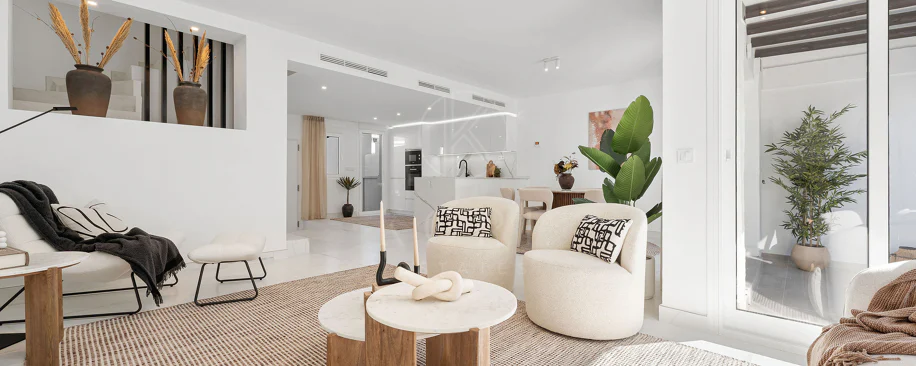 Bine ați venit în acest townhouse excepțional unde luxul contemporan se îmbină cu confortul și un stil de viață lipsit de efort!