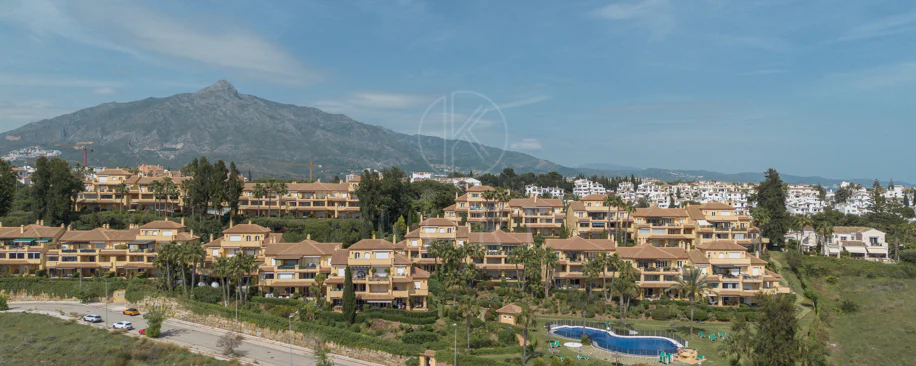 Apartament superb cu vedere la mare în Cumbres del Rodeo, Nueva Andalucia.