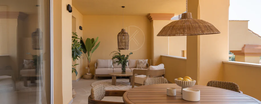 Apartament superb cu vedere la mare în Cumbres del Rodeo, Nueva Andalucia.
