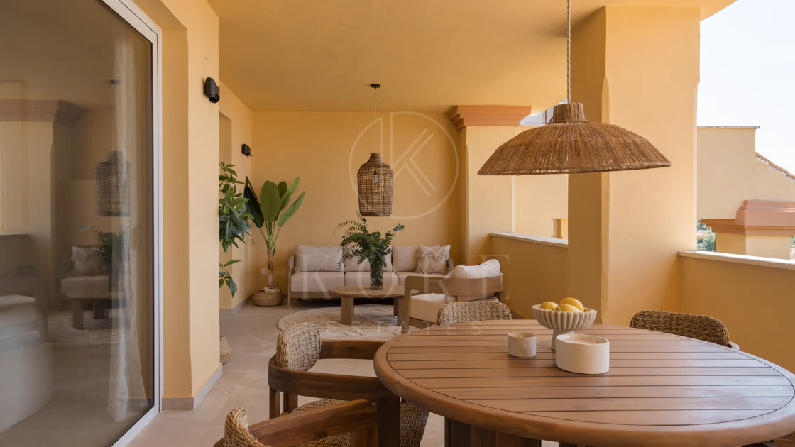 Apartament superb cu vedere la mare în Cumbres del Rodeo, Nueva Andalucia.