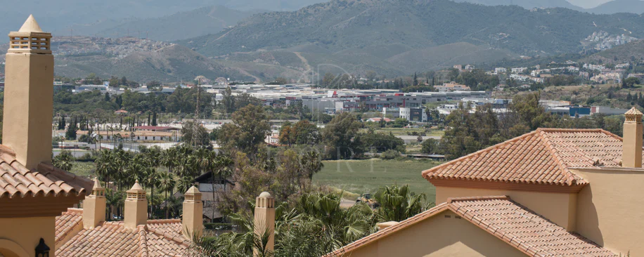 Apartament superb cu vedere la mare în Cumbres del Rodeo, Nueva Andalucia.