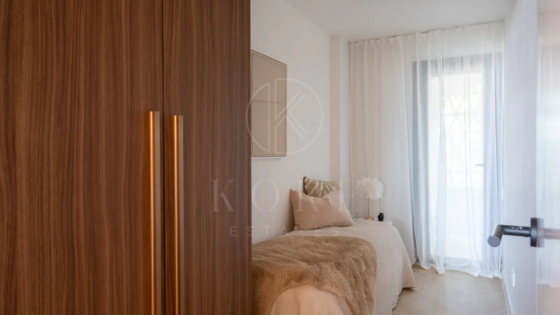 Apartament superb cu vedere la mare în Cumbres del Rodeo, Nueva Andalucia.