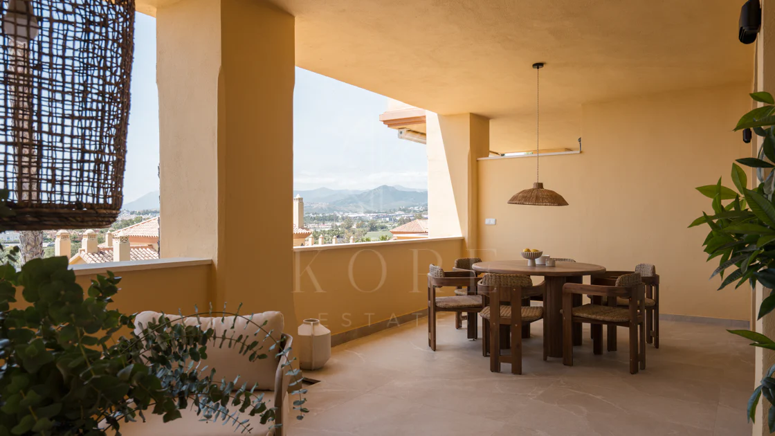 Apartament superb cu vedere la mare în Cumbres del Rodeo, Nueva Andalucia.